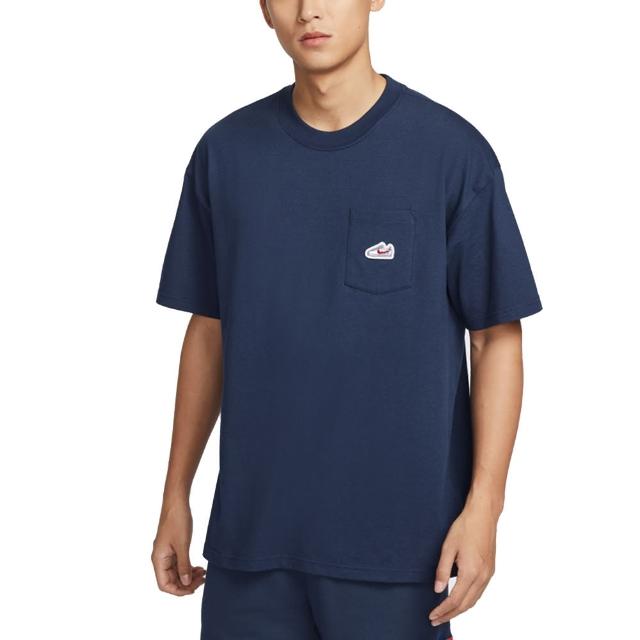 【NIKE 耐吉】男 AS U NSW TEE M90 SNKR PTCH PKT 短袖上衣 - IB1383410