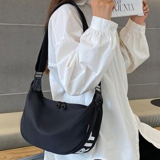 【LEESA】大容量包包\女生包包\側背包\簡約字母\牛津布\包包女\半月包\水餃包\包包\斜背包