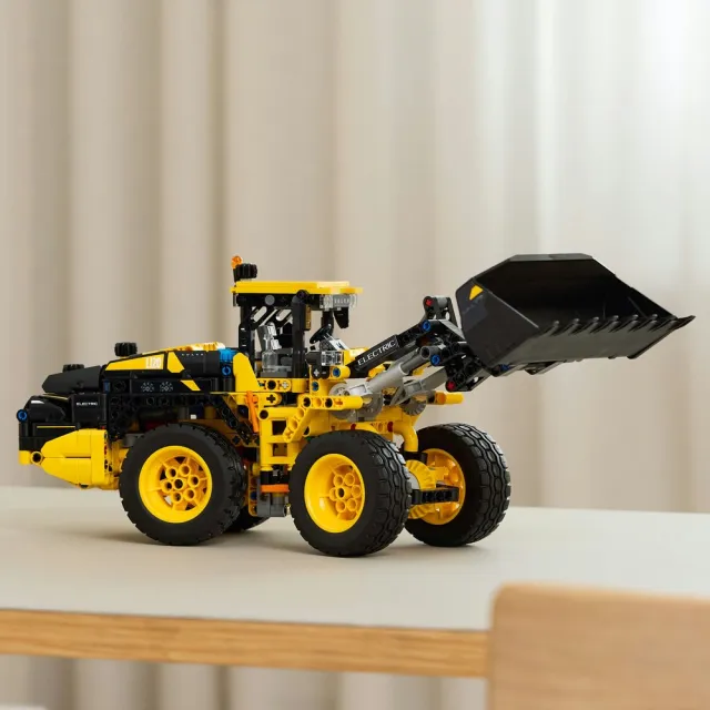 【LEGO 樂高】科技系列 42209 Volvo L120 Electric 輪式裝載機(交通工具玩具 居家擺設 積木 玩具模型)
