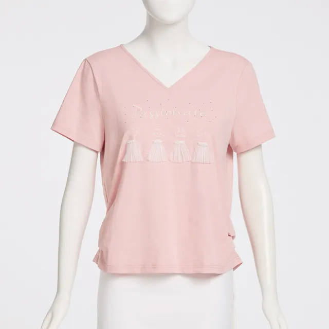 【OUWEY 歐薇】V領芭蕾貓咪印花竹節棉T恤(粉；M-XL；3252161017)