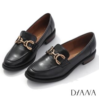【DIANA】2.5cm質感牛皮光澤大金屬馬銜釦飾方頭低跟樂福鞋(黑糖)