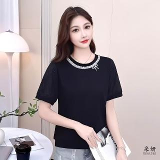【CHAI YAN 採妍】假珍珠蝴蝶結刺繡布料拼接圓領短袖上衣(春夏新款上衣-65-78公斤可穿)