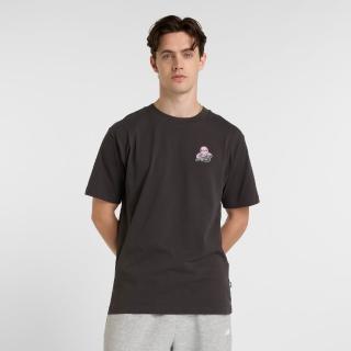 【NEW BALANCE】NB 短袖上衣 男 美規 黑 MT51981BK