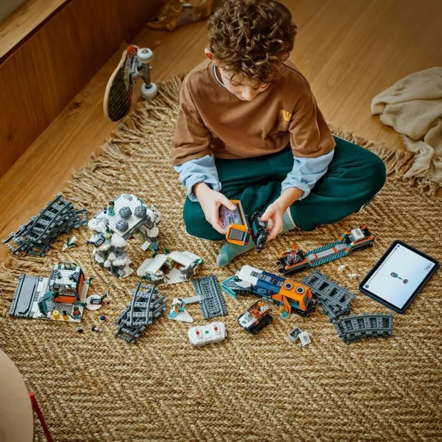 【LEGO 樂高】城市系列 60470 探險家的北極特快車(男孩禮物 火車玩具 積木 兒童玩具)
