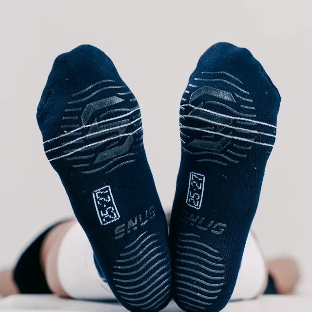 【sNug 給足呵護】CTRL3.5度工學籃球襪-白筒藏青(德國IF設計獎/職業球星推薦/黃金3點止滑/毛巾厚底/台灣製)
