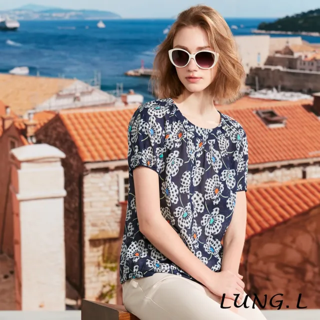 【LUNG.L 林佳樺】LR49A 藍色底格紋花朵短袖棉質女裝上衣(春夏新品 加大尺碼)