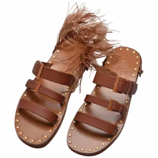 【VALENTINO 范倫鐵諾】經典三帶皮革羽毛飾扣平底涼鞋(棕褐色CSRM900-BROMN-38.5)