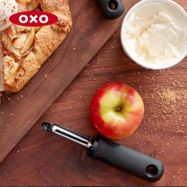 【美國OXO】直式蔬果削皮器 削皮刀(人體工學握把 日製420不鏽鋼刀片  鋒利滑順)