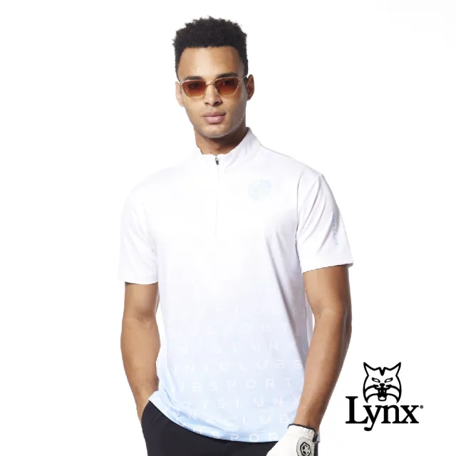 【Lynx Golf】男款吸溼排汗機能漸層色系盾牌造型印花下擺開叉短袖立領POLO衫/高爾夫球衫(白/藍色)