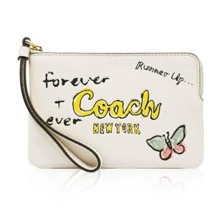 【COACH】塗鴉插畫LOGO荔枝紋皮革拉鍊手拿包 萬用包(白色)