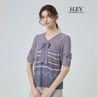 【ILEY 伊蕾】V領蝴蝶結五分袖印花上衣(紫；L-3L；1251021407)