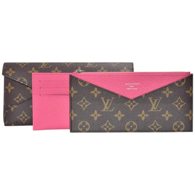 LV LOUIS VUITTON路易威登 M12403 經典 Kirigami 系列粒面牛皮多功能可拆式萬用夾/皮夾 這款 LV LOUIS VUITTON 路易威登 M12403 經典 Kirigami 系列粒面牛皮萬用夾,採用高品質帆布外層與粒面牛皮內層,設計簡約大方,擁有8個內部夾層與1個內袋,適合日常使用。咖啡色系與粉紅色系兩種選擇,為女性提供時尚又實用的選擇。附原廠防塵套與包裝盒,來自歐洲,產地為法國,開口方式為釦式,輕巧便攜,是收藏與日常使用的理想選擇。