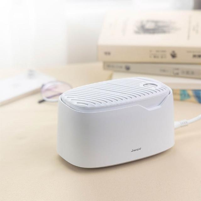 JWAY JY-DH322 除濕盒採用微電腦控制，具備2小時快速還原技術，可節省高達34500元電費，低耗電設計更安全。不需插電過程，紅燈顯示還原進度，自動斷電功能確保使用安全。分離式設計環保重複使用，長效持久除濕，小巧體積方便隨處放置，操作步驟簡單明瞭，適合用於家居、衣櫥等空間防潮除濕。