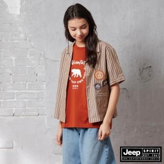 【JEEP】女裝 條紋趣味繡章短袖襯衫(卡其色)