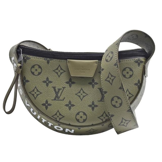 LV LOUIS VUITTON 路易威登 M23838 Moon 經典 Monogram 帆布斜揹包，全新未使用，綠色系設計，外層為牛皮與帆布組合，內層為帆布，附原廠防塵套。尺寸為長23cm、寬4cm、高13cm，背帶全長約89cm且可調整，適合男女使用。開口為拉鍊式，內有1個內袋，無外部夾層與底珠，不適合放入A4檔案。來自歐洲，產地為義大利，是時尚與實用兼具的經典款揹包。