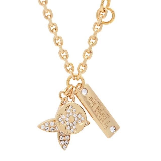 這款LV LOUIS VUITTON M66808 飾品為廣東旗艦店限定版，採用Monogram花卉圖案設計，搭配金色黃銅水鑽，展現奢華時尚風格。項鍊總長約38公分，適合日常佩戴，並附原廠防塵套，是收藏與佩戴的理想選擇。