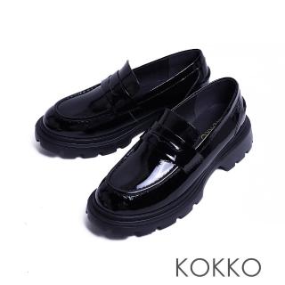 【KOKKO】素面好感微寬楦輕量化厚底樂福鞋(漆皮黑)