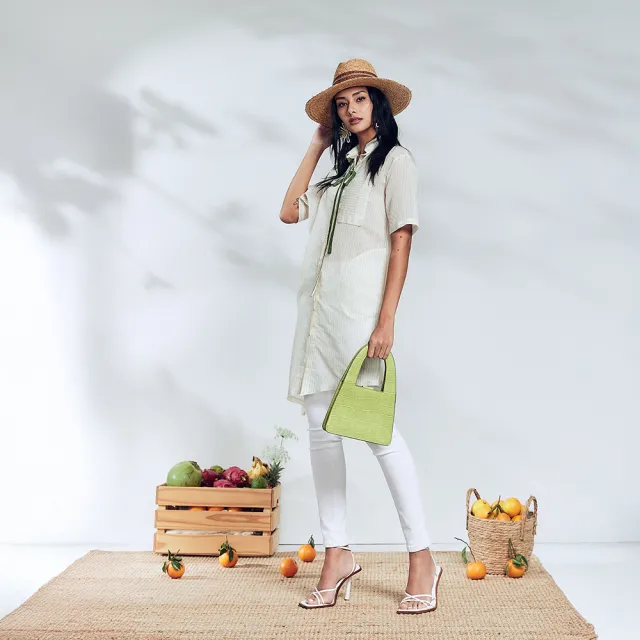 【ICHE 衣哲】法國原裝進口葉綠色細條紋不規則長版上衣