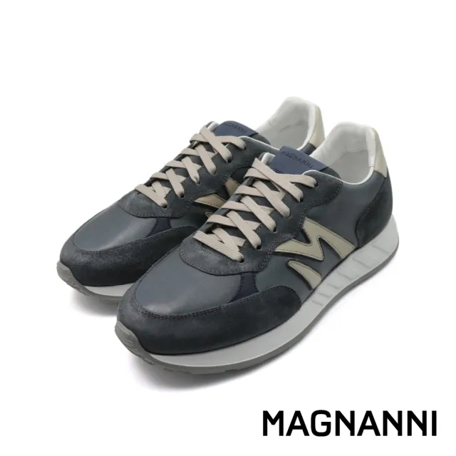 【MAGNANNI】西班牙原廠透氣軟墊拼接造型休閒鞋 灰藍色(26144-LGY)