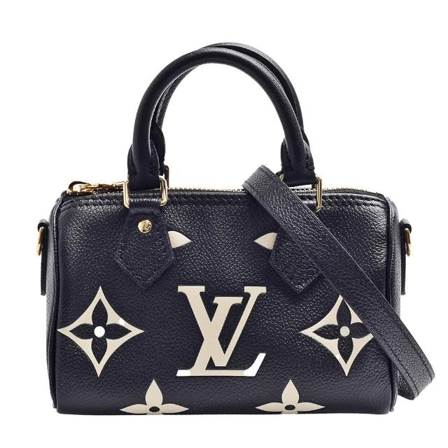 LV LOUIS VUITTON 路易威登 M81456 經典 NANO SPEEDY Empreinte 皮革手提/斜背小包，黑色系設計，採用高品質牛皮製成，內層為布面材質。此款兩用包配備原廠防塵套與可調背帶，尺寸為長17cm、寬8cm、高10cm，提把高度14cm，背帶全長103cm。法國製造，適合女性日常使用，拉鍊式開口設計，無外部與內部夾層，無底珠，不適用A4檔案。輕便實用，是時尚與機能兼具的經典選擇。