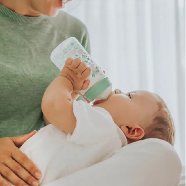 【suavinex】蘇維妮 新生兒適用玻璃寬口奶瓶_240ML(新防脹氣閥 智能平衡瓶內外氣壓)
