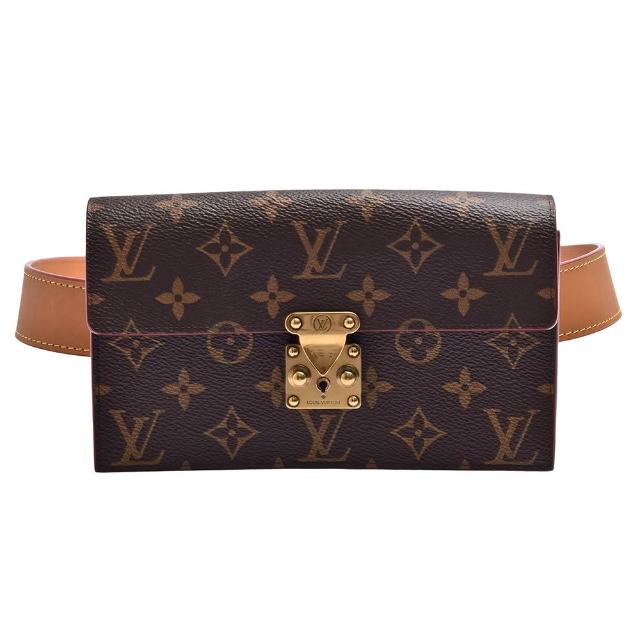 LV LOUIS VUITTON路易威登 M68549 經典 Monogram 帆布手拿/腰包 LV LOUIS VUITTON 路易威登 M68549 經典 Monogram 帆布腰包,採用高品質咖啡色系帆布與牛皮製成,設計簡約大方,適合日常搭配。內有6個夾層與2個內袋,提供充足的收納空間。附原廠防塵套與可調長90cm背帶,輕便實用,為女性日常出街增添時尚感。