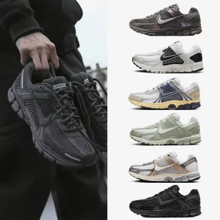 【NIKE 耐吉】運動鞋 慢跑鞋 休閒鞋 NIKE ZOOM VOMERO 5 男鞋 女 復古 黑白藍 多款(HF4259-100&)