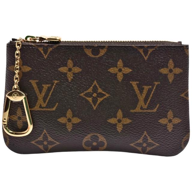 LV LOUIS VUITTON路易威登 M13559 經典 Monogram 印花帆布鑰匙/零錢包 全新 LOUIS VUITTON 路易威登 M13559 經典 Monogram 印花帆布女款零錢包,咖啡色系設計,外層為高質感帆布,內層為牛皮材質,配有原廠防塵套與包裝盒。拉鍊式開口,內建1個內袋,適合日常攜帶與收藏。來自歐洲,法國製造,為女性時尚配飾的理想選擇。