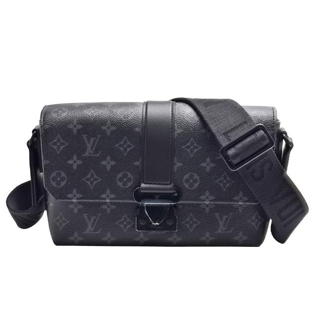 LV LOUIS VUITTON 路易威登 M46794 S-Cape 系列經典 Eclipse 黑色帆布斜背郵差包，採用高品質牛皮與帆布材質打造，簡約大方的設計適合日常搭配。配有原廠防塵套與包裝盒，尺寸為長28cm、寬8cm、高18cm，背帶全長約92cm，輕便實用，適合女性使用。