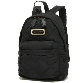 【MARC JACOBS 馬克賈伯】MJ 馬克賈伯 鐵牌LOGO菱格縫線拉鍊黑色後揹包(經典款黑色/贈原廠紙袋)