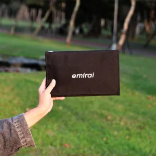 【emirai】高機動30W冒險太陽能電池板！用陽光為手機、行動電源充電！(戶外用電、防災好物！)