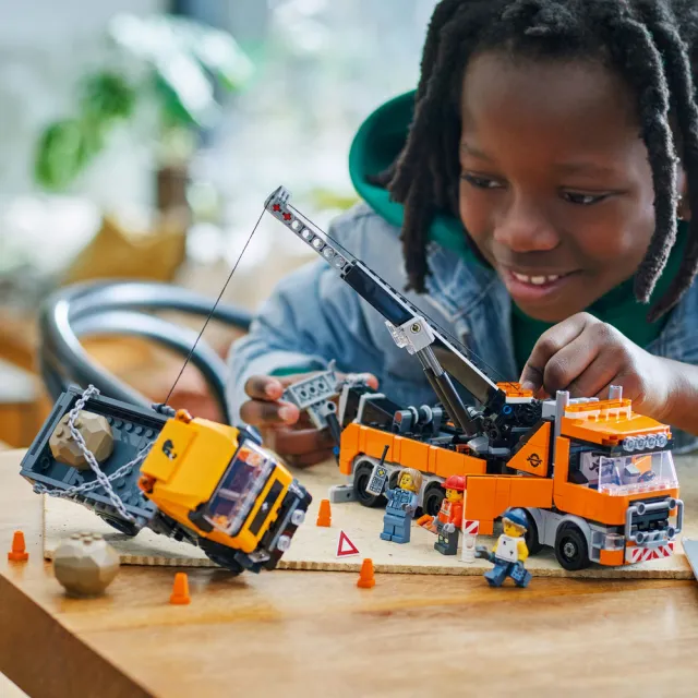 【LEGO 樂高】城市系列 60467 配備起重機的重型道路救援拖吊車(momo獨家 交通工具玩具 兒童玩具 積木)