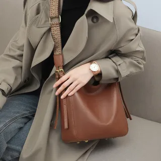 【LEESA】交換禮物 真皮包包\斜背包\側背包\大容量包包\復古包\牛皮包\女生包包\休閒包\氣質\方包\ 