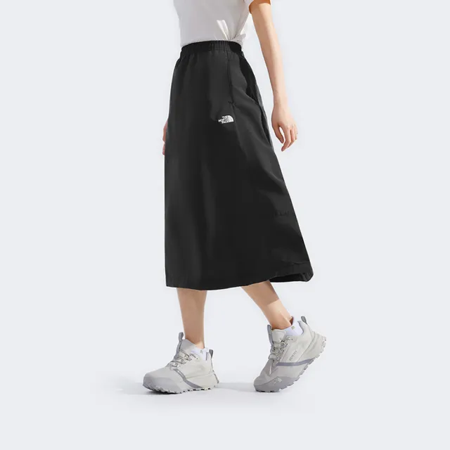 【The North Face】TNF 休閒 運動 防潑水中長裙 W TNF EASY WIND SKIRT - AP 女 黑(NF0A8C54JK3)