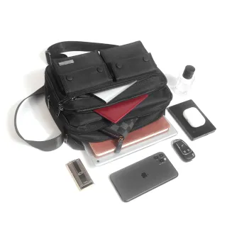 【Valentino Rudy 范倫鐵諾.路迪】日系雙口袋造型休閒橫式斜背/側背包(VR21612 七夕情人節禮物 送禮 男包)