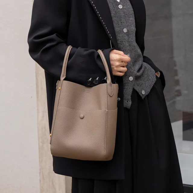 【Urban & Chic】雙11 輕奢通勤真皮女包｜肩背手提兩用水桶包｜高級感百搭款｜贈收納短夾