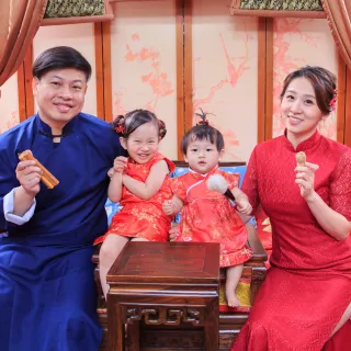 【小村日和】★台式抓週套組+輕寫真十張+楓木USB★抓週第一品牌(momo獨家組合.部落客一致好評推薦)