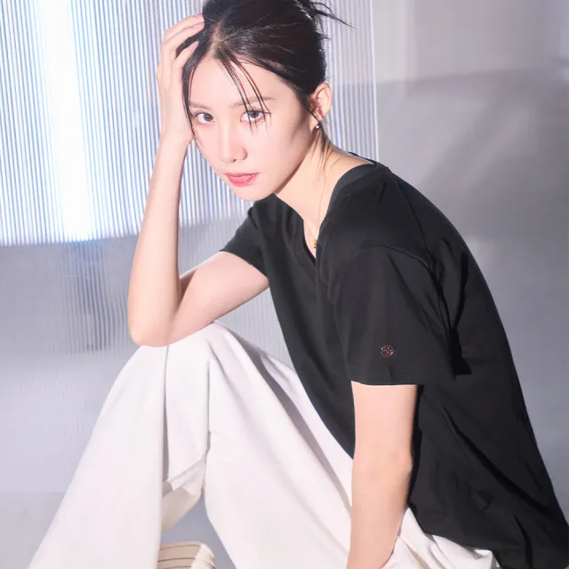 【MAJOR MADE】V領特殊剪裁修身上衣(女裝短袖/素色短T/休閒上衣)