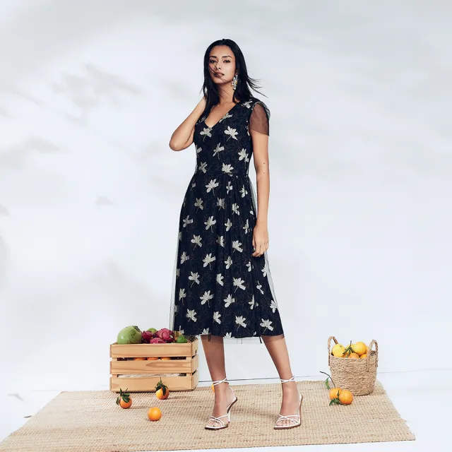 【ICHE 衣哲】Cop.Copine 法國原裝進口刺繡花卉紋理翻領無袖長版洋裝