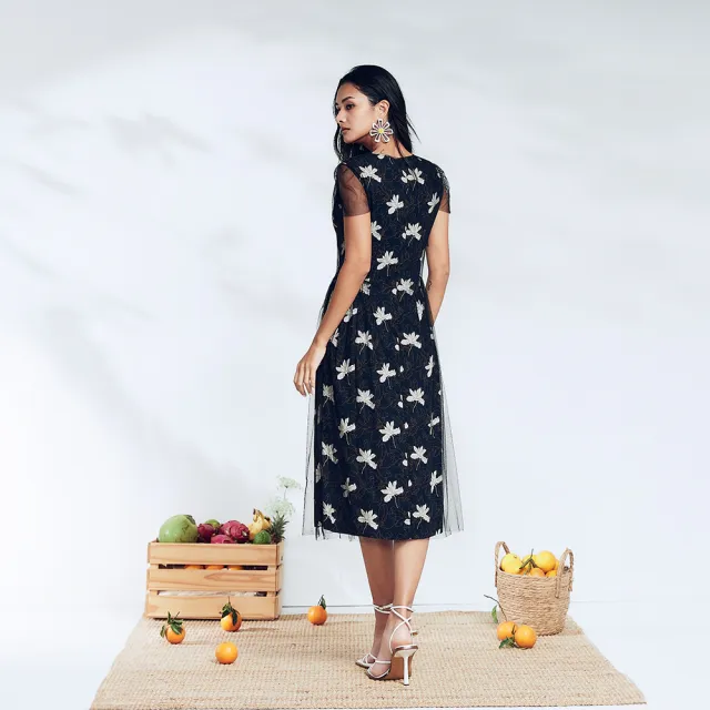 【ICHE 衣哲】Cop.Copine 法國原裝進口刺繡花卉紋理翻領無袖長版洋裝