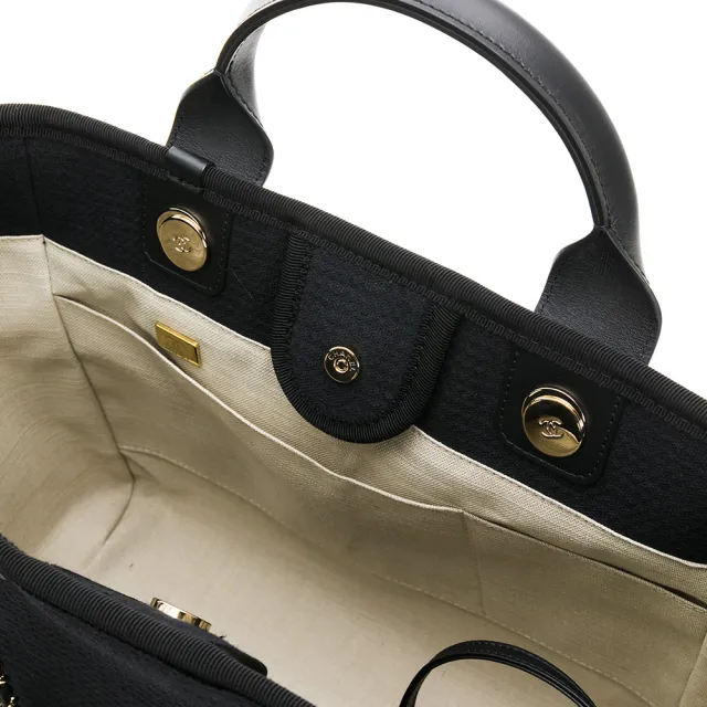 【CHANEL 香奈兒】23B Deauville 經典雙C LOGO藤織帆布金鍊手提肩背沙灘/托特包(黑色)