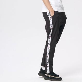 【SKY YARD】網路獨賣款-輕薄休閒側面印花長褲(黑色)