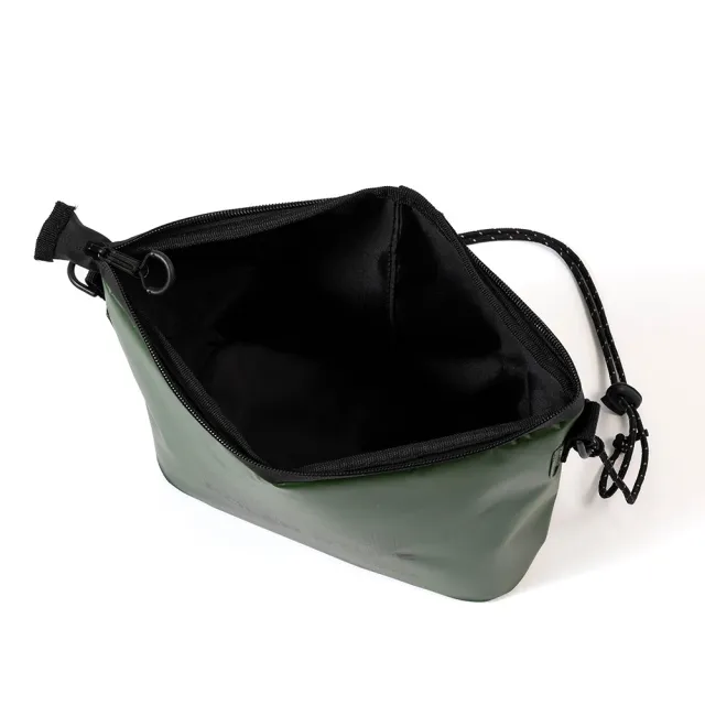 【POLER STUFF】雙11 日本限定 POLER HIGH＆DRY PVC SACOCHE 防水隨身包 / 輕便袋收納包(灰色)