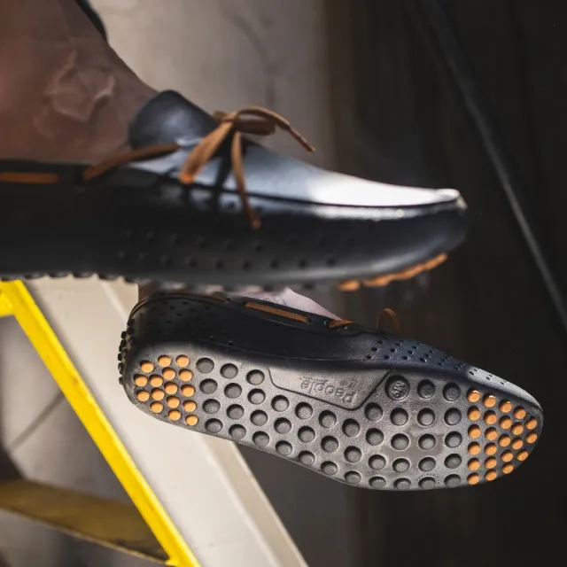 【People Footwear】加拿大休閒鞋 防水鞋 涼鞋 平底鞋 拖鞋(SENNA 辛那 極黑/ 橡膠色)