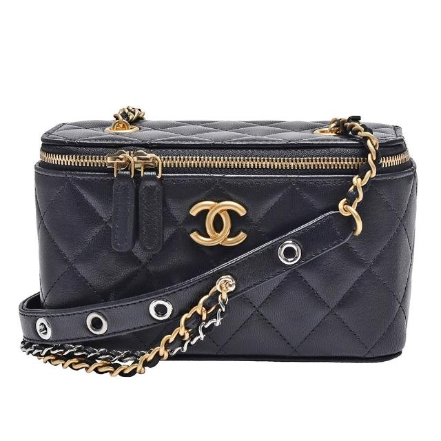 【CHANEL 香奈兒】經典菱格紋小羊皮拉鍊洞洞背帶斜背化妝包(黑AP2550L-BLK-GP)