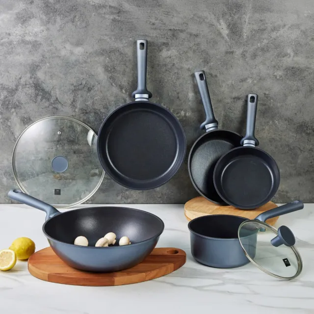 【CorelleBrands 康寧餐具】WORLD KITCHEN 藍寶石鑄造不沾單柄鍋18cm-含蓋+平煎鍋20cm