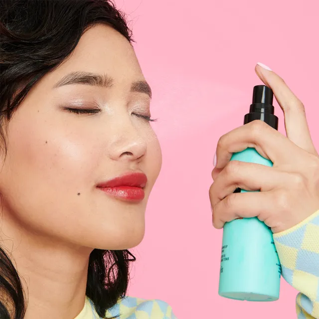即期品【benefit 貝玲妃】超定妝柔焦蜜粉組(16 小時超強持妝組 / 定妝噴霧120ml+柔焦特霧蜜粉精緻版)