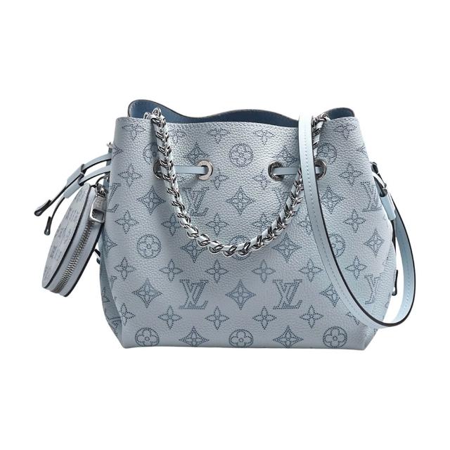 LV LOUIS VUITTON路易威登 M22198 經典 Bella 系列 Monogram 鏤空雕花小牛皮手提 全新 LOUIS VUITTON 路易威登 M22198 經典 Bella 系列 Monogram 鏤空雕花小牛皮斜揹包,藍色系設計,外層與內層皆為小牛皮材質,附原廠防塵袋、原廠包裝盒與背帶x2,尺寸為長19cm、寬14cm、高20cm,背帶長約108cm(可調整),適合女性日常使用,開放式開口設計,有底珠,不附內外夾層,可作為時尚配飾搭配各種場合。