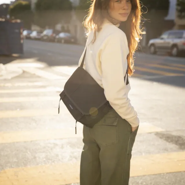 【Timbuk2】Flight Classic Messenger 13 吋輕量經典郵差包(黑色)