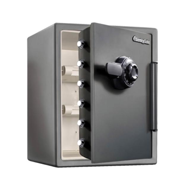 SENTRYSAFE SF205CV 防火型密碼鎖保險箱，美國原裝進口，專為保護重要檔案與貴重物品設計。採用先進防火材質，提供可靠的防火防盜功能，無需電壓，操作簡便。內含說明書，尺寸適中，重量輕便，適合居家或辦公室使用。享1年保固安心保障，是您的理想安全儲物選擇。